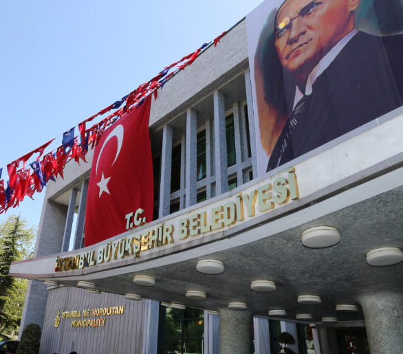 İstanbul Büyükşehir Belediye Başkanlığı hizmet binasına ”T.C.” ibaresi eklendi…