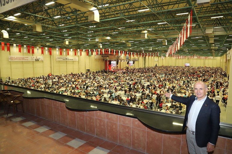 Büyükçekmece Belediyesi’nin geleneksel halk iftarına rekor katılım