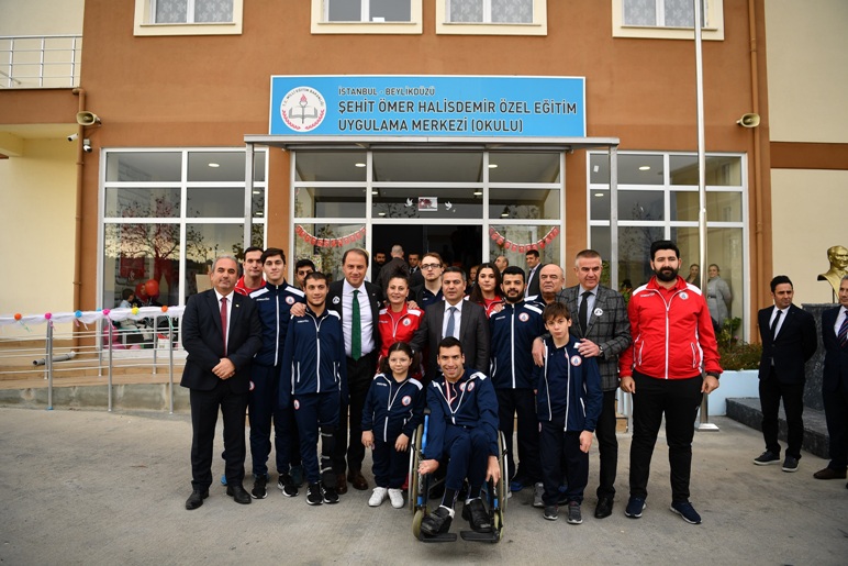 MİLLİ SPORCULAR BEYLİKDÜZÜ’NDE FARKINDALIK OLUŞTURDU