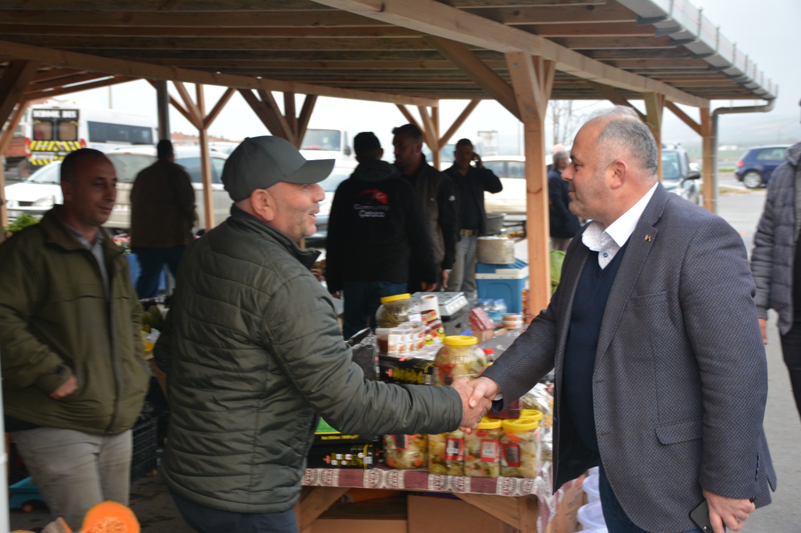 YÖRESEL ÜRÜNLER PAZAR  ESNAFINDAN  BAŞKAN ÜNER’E TEŞEKKÜR