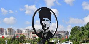 ATATÜRK BULVARI ATA’NIN SİLÜETİ İLE TAÇLANDI