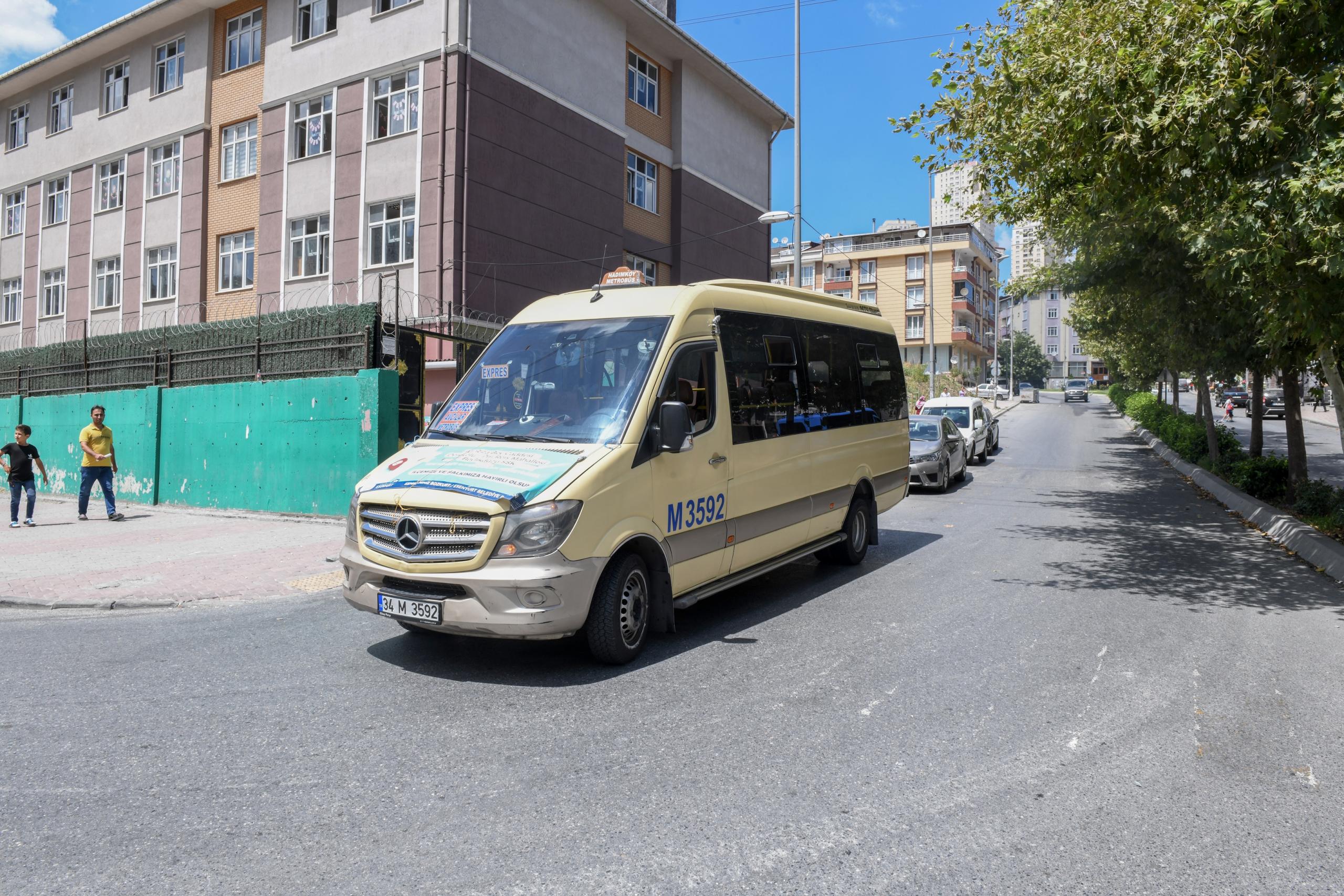 YENİ AÇILAN GÜZERGÂHLARLA ESENYURT’TA ULAŞIM RAHATLAYACAK