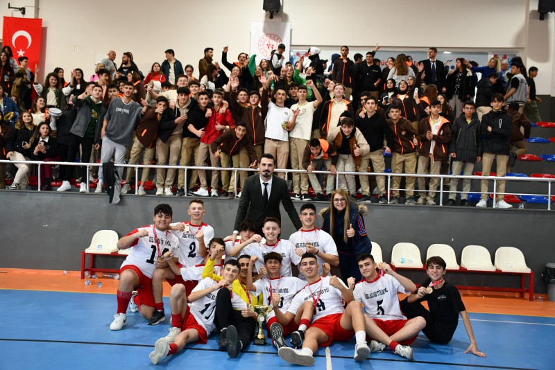 TÜRAM LİSESİ OKULLAR ARASI FUTSAL TURNUVASINDA BİRİNCİ OLDU