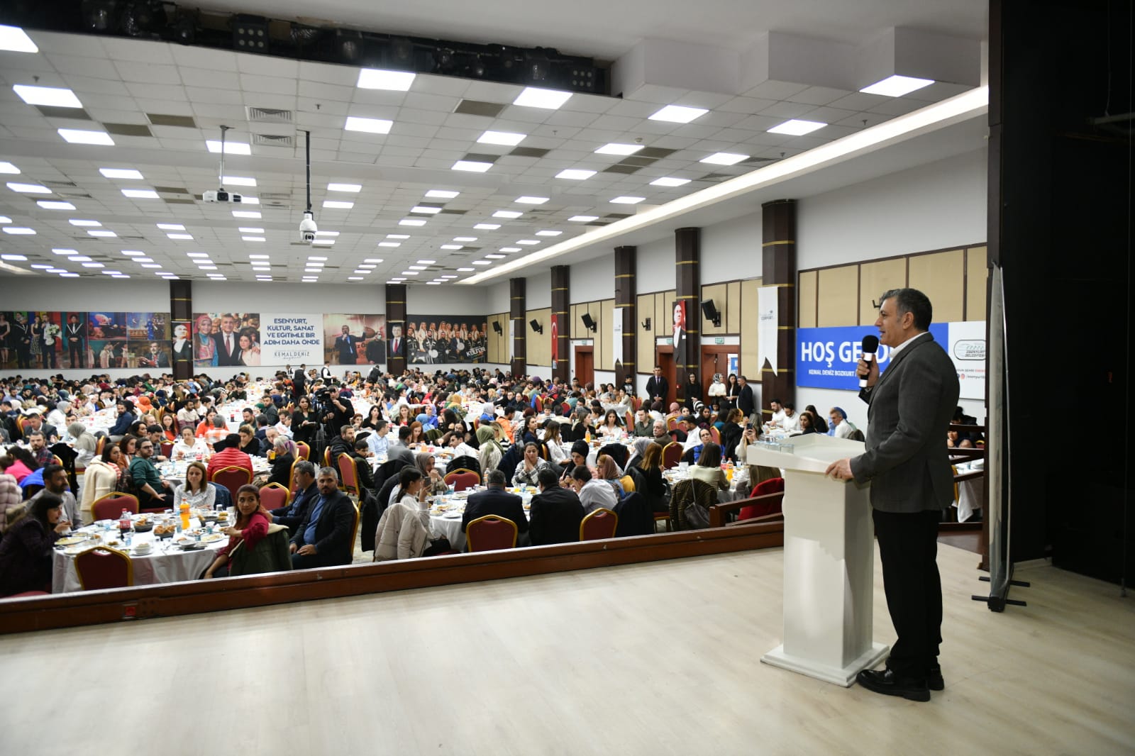 BAŞKAN BOZKURT ORUCUNU SAĞLIK EMEKÇİLERİYLE AÇTI