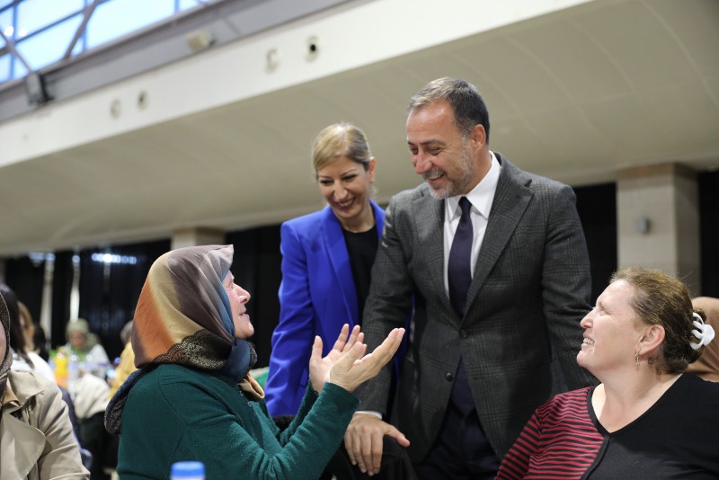 BAŞKAN YILMAZ BURSA’DA KADINLARLA SESLENDİ: ANT OLSUN!