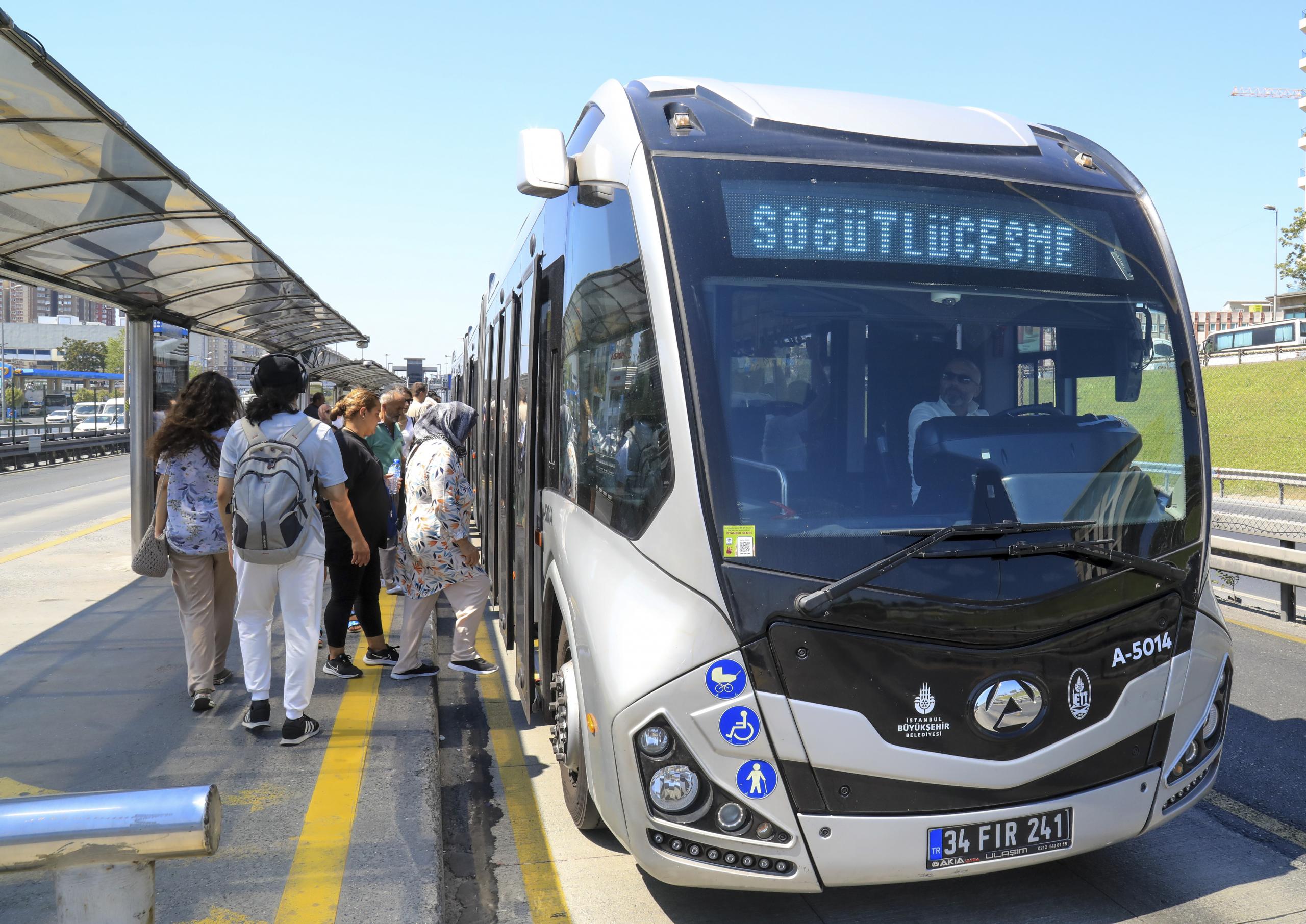 YENİ METROBÜSLER SEFERE BAŞLADI