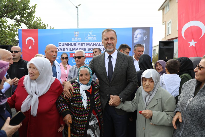 BAŞKAN YILMAZ: “SİLİVRİ’NİN ÜZERİNDE BİRİKEN TOZU VE KİRİ SÜPÜRÜYORUZ”