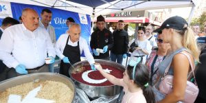 BAŞKAN KEMAL ÇEBİ’DEN VATANDAŞLARA AŞURE İKRAMI