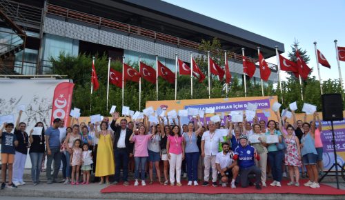 BEYLİKDÜZÜ’NDE KADIN BİSİKLETÇİLER SERTİFİKALARINI ALDI