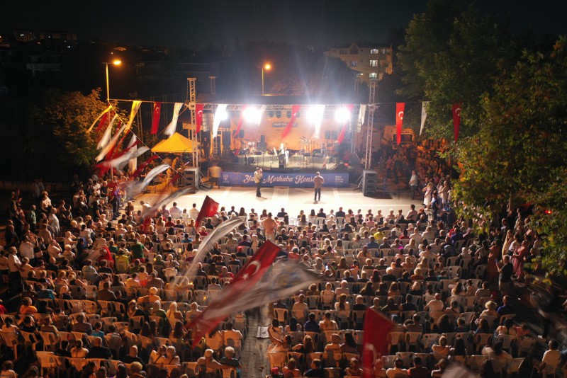 SİLİVRİ’DE YAZ SEZONU, COŞKULU KONSER İLE BAŞLADI