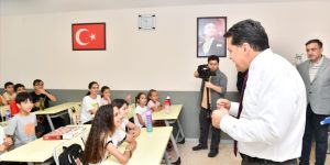 ESENYURT’TA YAZ KÜLTÜR SANAT OKULLARI BAŞLADI-BAŞKAN ÖZER: YAZARLAR, GAZETECİLER, SİYASETÇİLER YETİŞTİREN BİR ESENYURT OLMAK İSTİYORUZ!