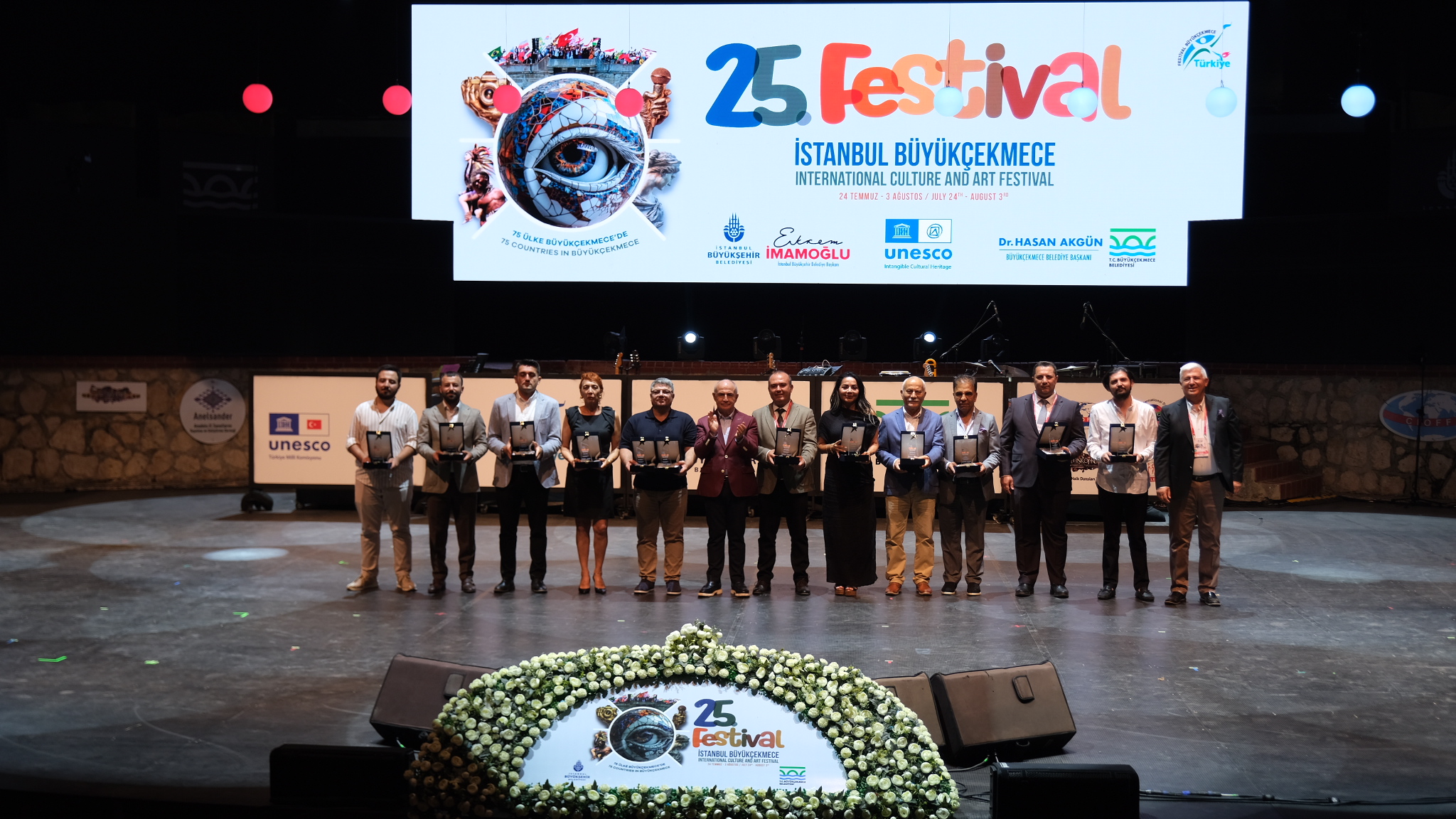 BÜYÜKÇEKMECE’NİN FESTİVAL SPONSORLARINA TEŞEKKÜR PLAKETİ