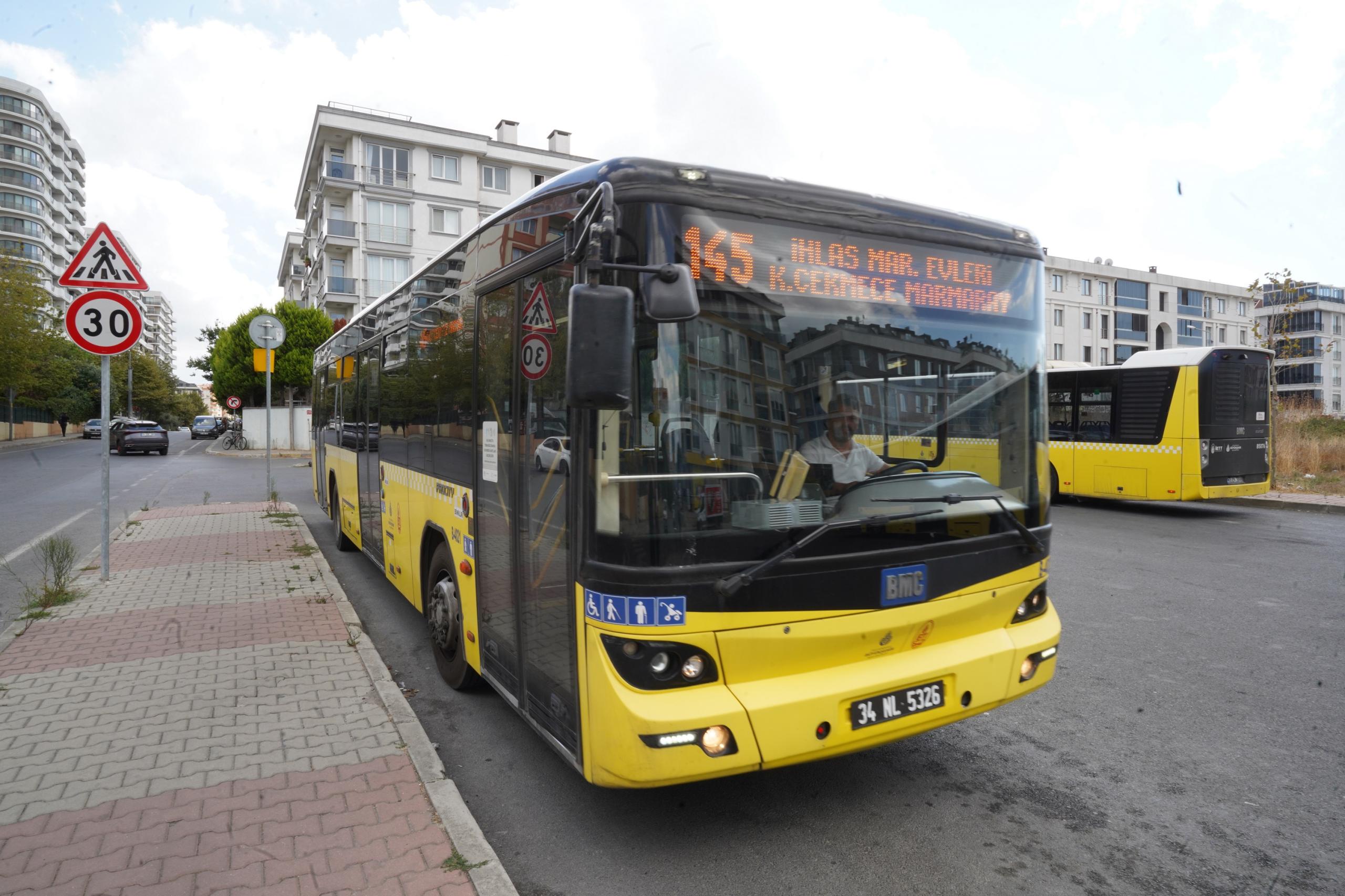 BEYLİKDÜZÜ’NÜN YENİ OTOBÜS HATLARI HİZMETE AÇILDI