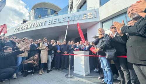 BU SABAH GÖZALTINA ALINAN BAŞKAN ÖZER’E HER KESİMDEN DESTEK BÜYÜYOR…